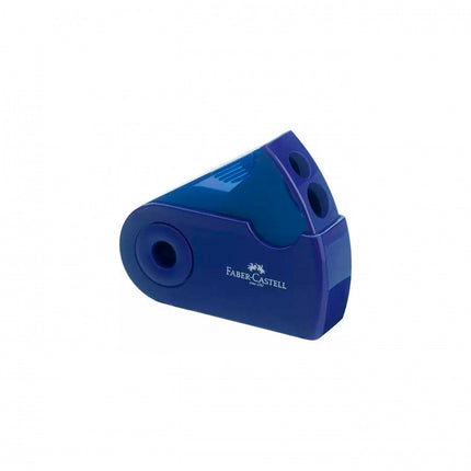 Sacapuntas Faber-Castell Sleeve color azul con depósito retráctil para virutas, tamaño compacto y forma ergonómica.