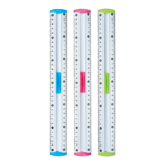 Regla Keyroad KR971313 de aluminio 30 cm con protectores de goma en extremos y clip lateral para sujetar bolígrafo, sobre fondo blanco.