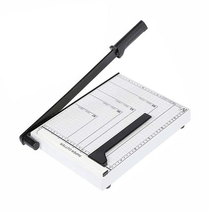 Guillotina metálica Sislo de 25x25 cm con base resistente y cuchilla afilada para cortes precisos en papel y cartón.