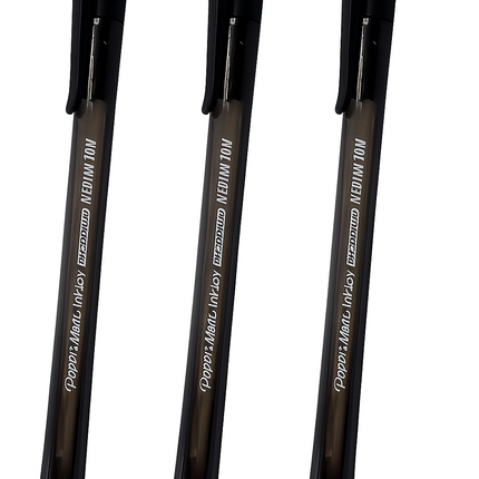 Tres bolígrafos retráctiles Kilométrico InkJoy en tinta negra, punta media 1.0 mm, cuerpo ergonómico y clip metálico visible.
