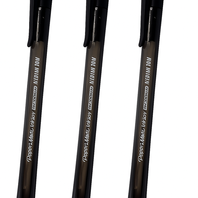 Tres bolígrafos retráctiles Kilométrico InkJoy en tinta negra, punta media 1.0 mm, cuerpo ergonómico y clip metálico visible.