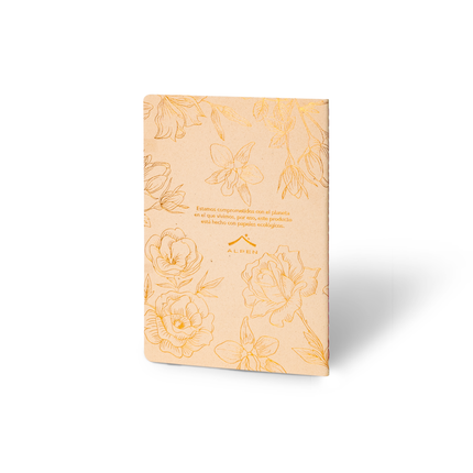 Contraportada Libreta Econotas Alpen 15×21 cm color arena con estampado en foil dorado y 32 hojas ecológicas cosidas en hilo.